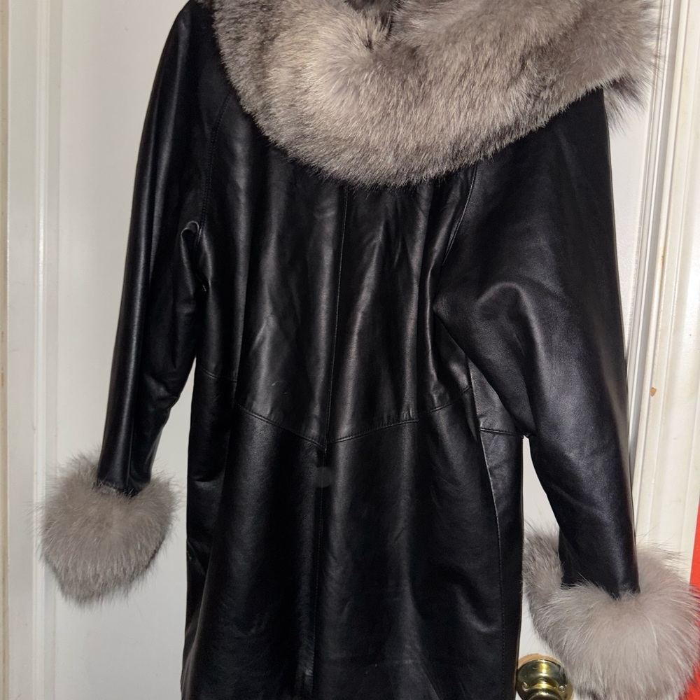 Black Siver Fox Trim Coat - Picture 4 of 6